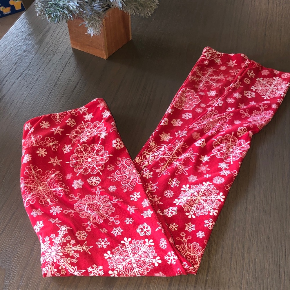LuLaRoe ❤️ Christmas Red and White Snowflake Leggings Sz one size xxs